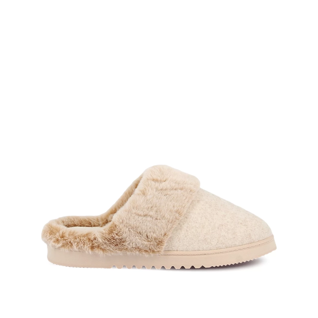 Image (2) de la chaussures Isotoner - Pantoufles et Chaussons Beige en Textile