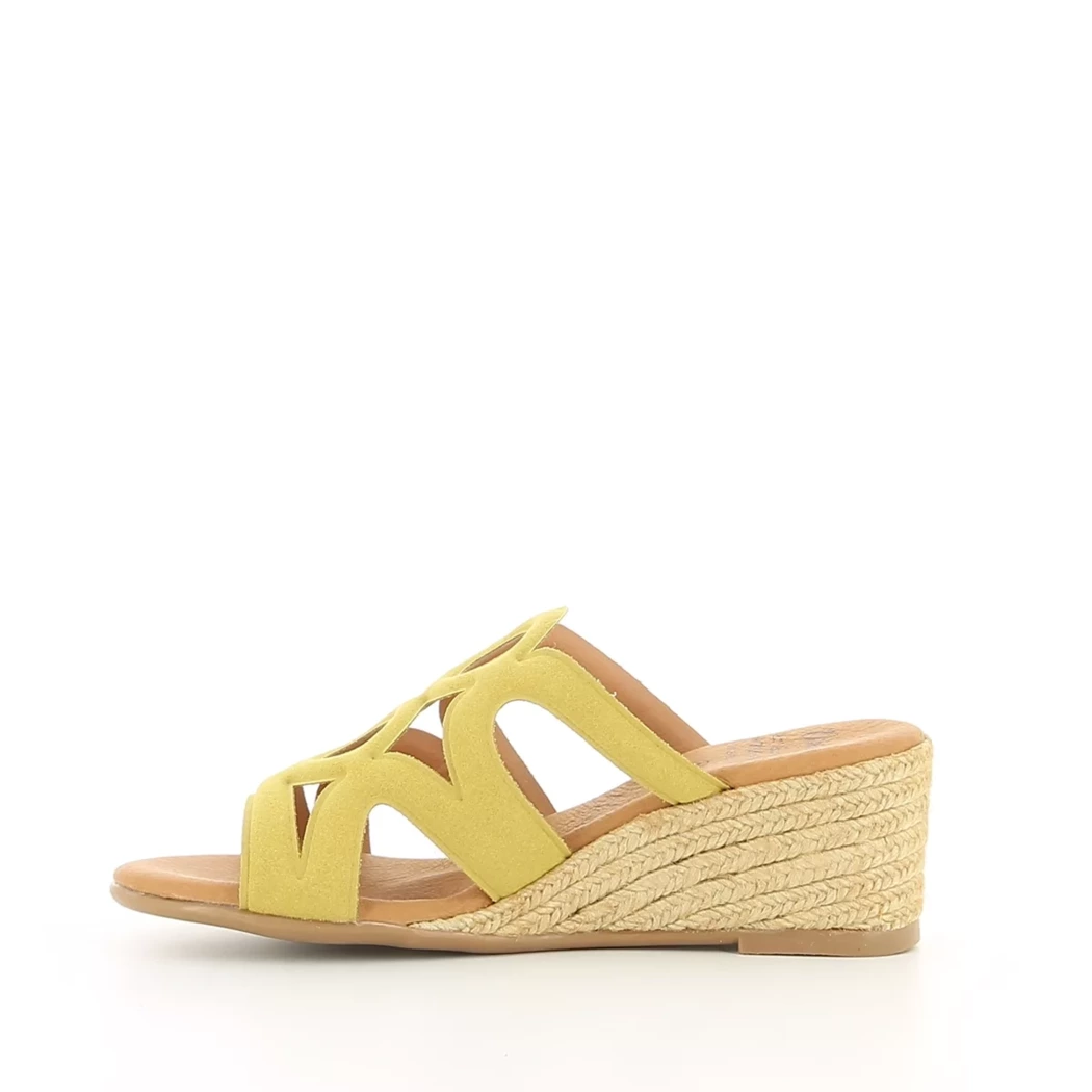 Image (4) de la chaussures Divina - Mules et Sabots Jaune en Cuir synthétique