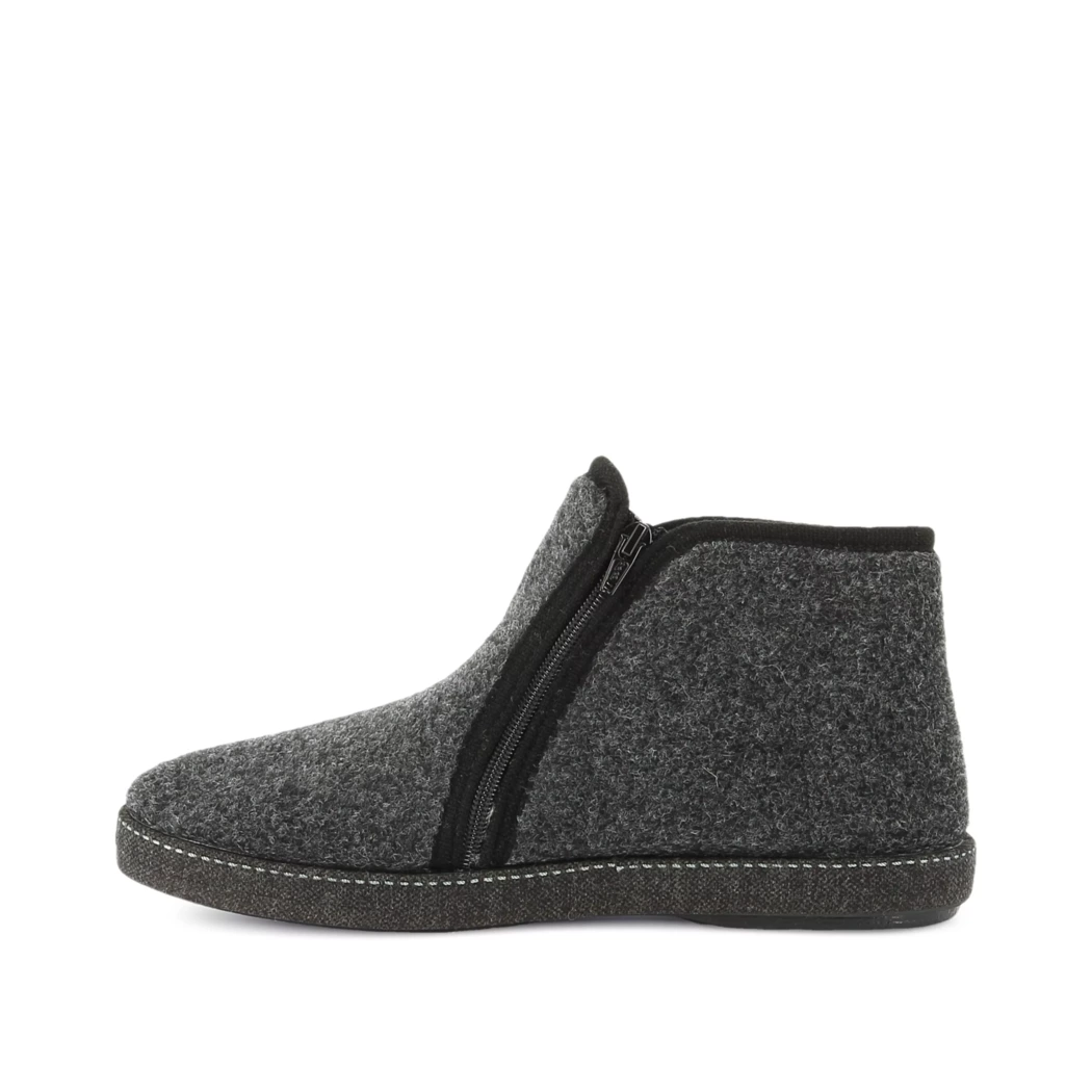 Image (4) de la chaussures Alter Native - Pantoufles et Chaussons Gris en Textile