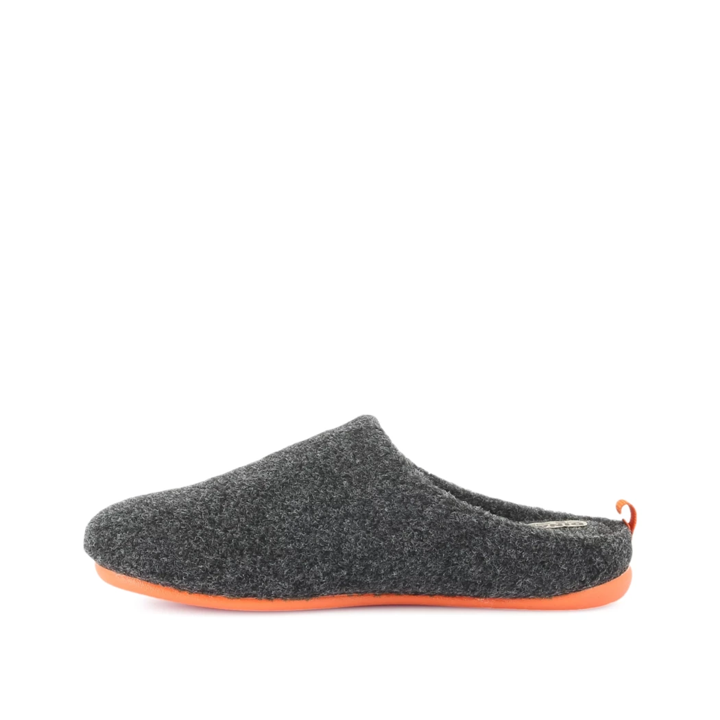 Image (4) de la chaussures Alter Native - Pantoufles et Chaussons Gris en Textile